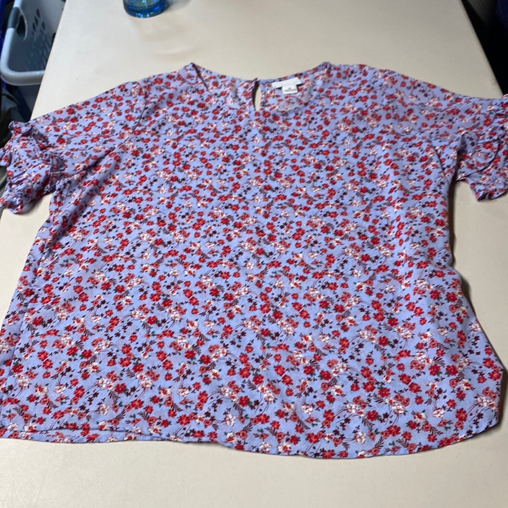 Short sleeve blouse with ruffle sleeves